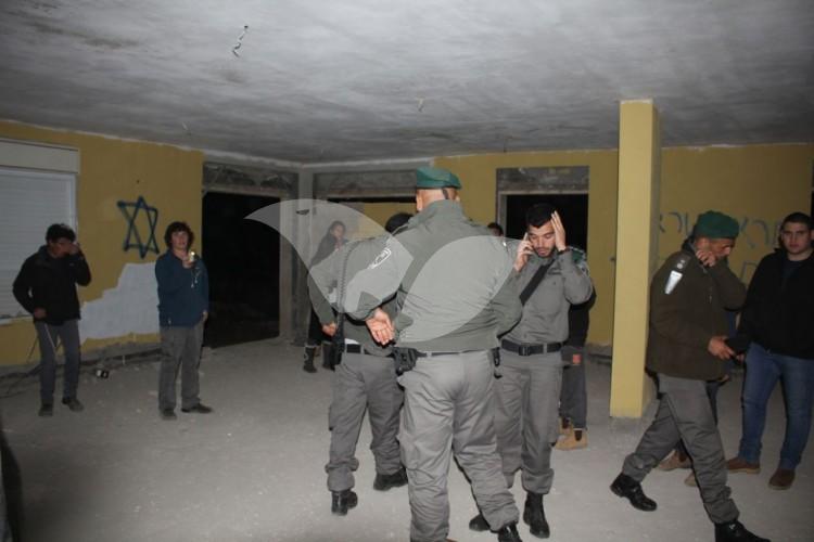 Police forces are taking over the ninth house in Ofra