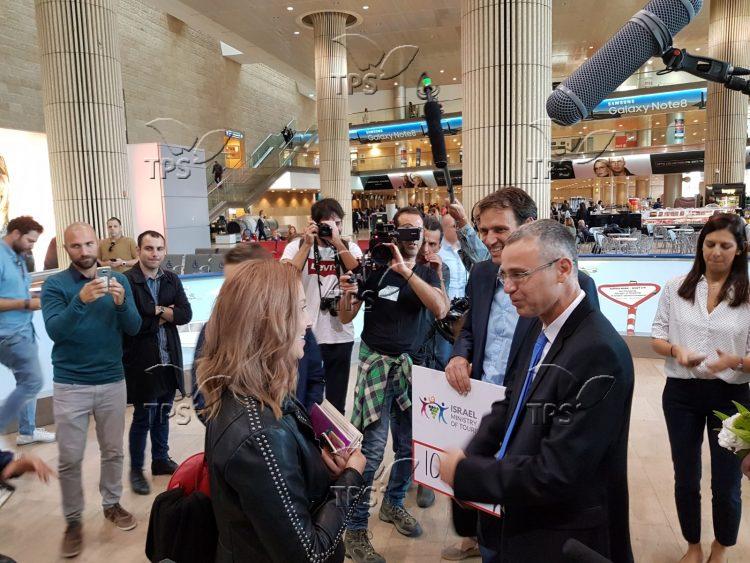 Ceremony honoring 3 millionth tourist to enter Israel in 2017