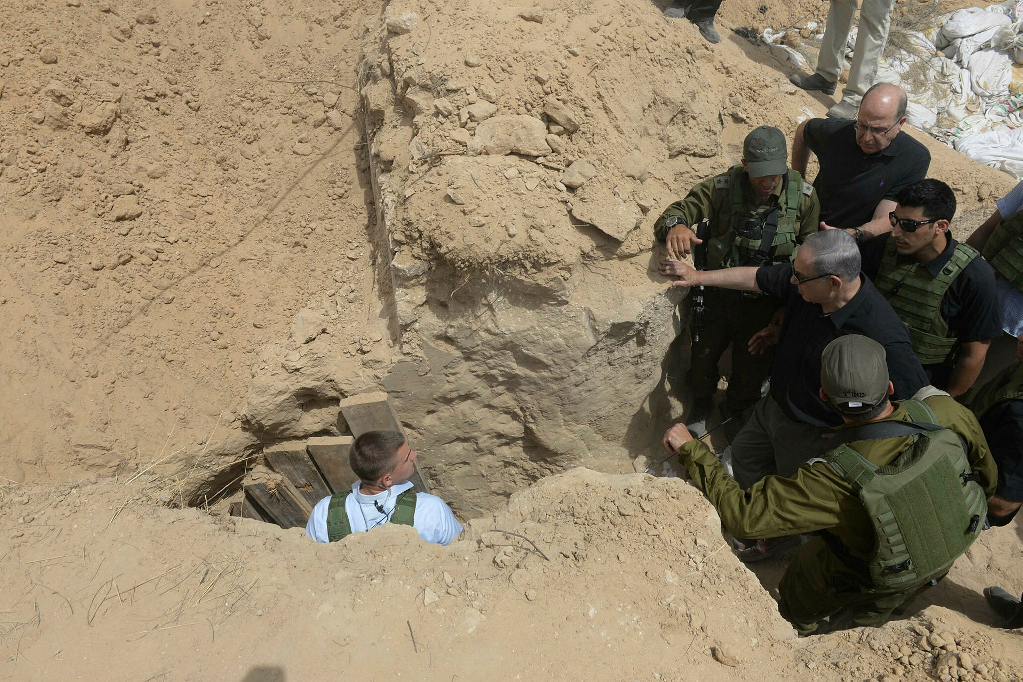 Netanyahu and Ya’alon Inspect Gaza Tunnel