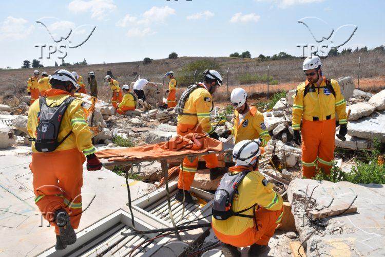 ZAKA volunteers conduct disaster training with IDF