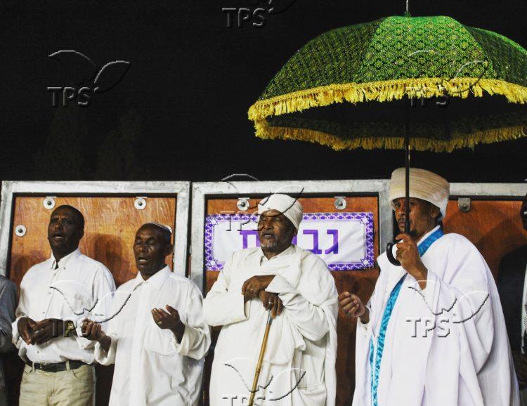 Ethiopian Jewish Leaders Deep In Prayer