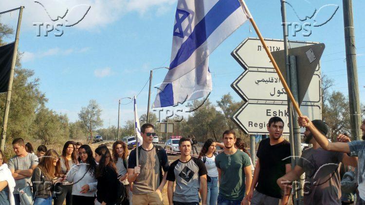 Students protest near Nofi Ha-bsor high-school