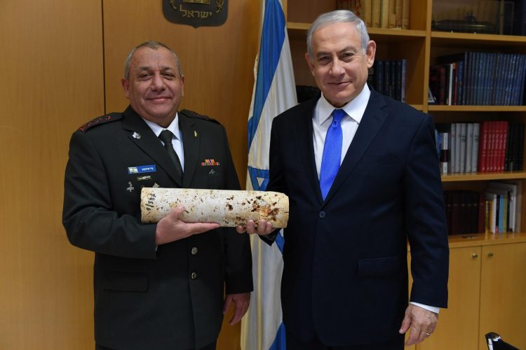 Outgoing IDF Chief-of-Staff Eisenkot gives drill core to PM Netanyahu