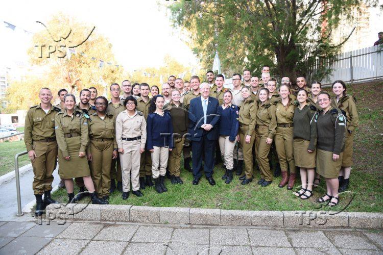 President Rivlin celebrating Pesach Seder with lone soldiers – 19 April 2019