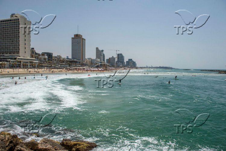 Vacationers in Tel Aviv beach