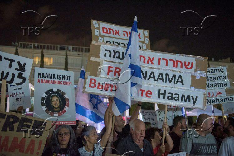 Demonstration for the release of Naama Issachar
