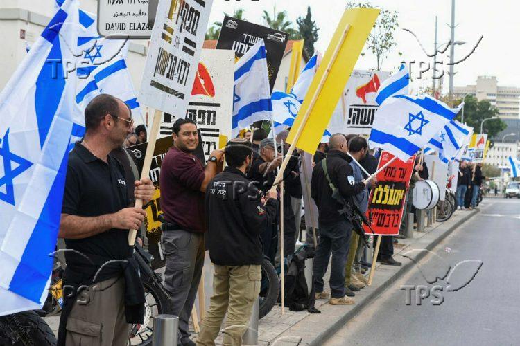 Israeli security coordinators protest
