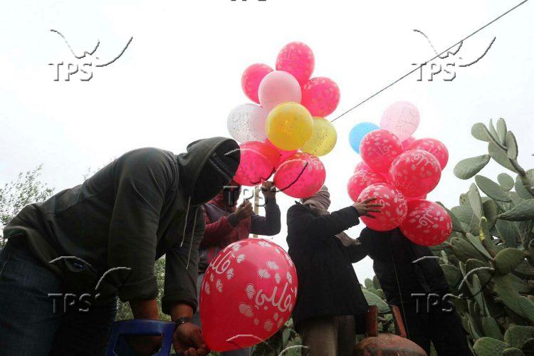 Gazans fly incendiary balloons towards Israel