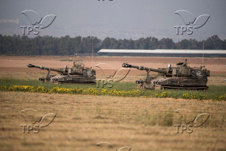 IDF tanks close to Israel Gaza border