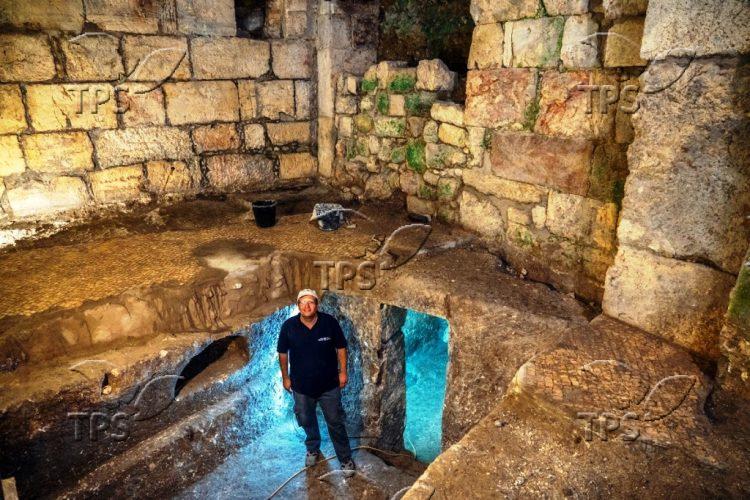 7.Dr. Barak Monnickendam-Givon at the subterranean system. Yaniv Berman-Israel Antiquities Authority