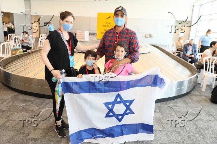 Nefesh B’Nefesh Group Aliyah Flight 2