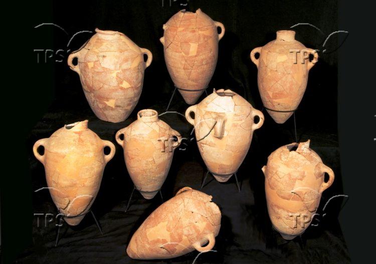 Storage Jars from Khirbet Qeiyafa _Credit Clara Amit_IAA