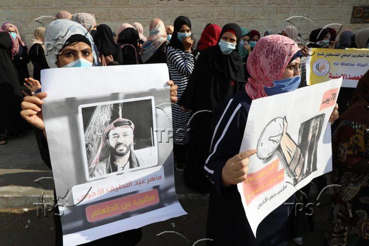 Women protest in Gaza for the release of Maher Al-Akhras