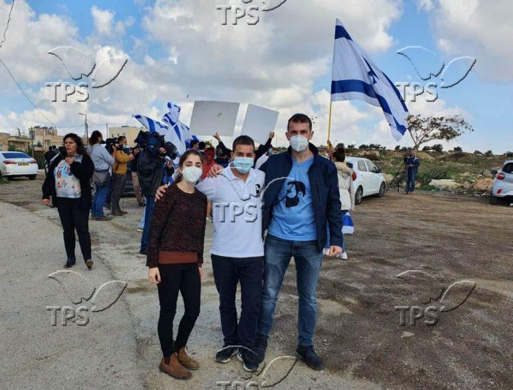 Im Tirtzu activists at Givat HaMatos