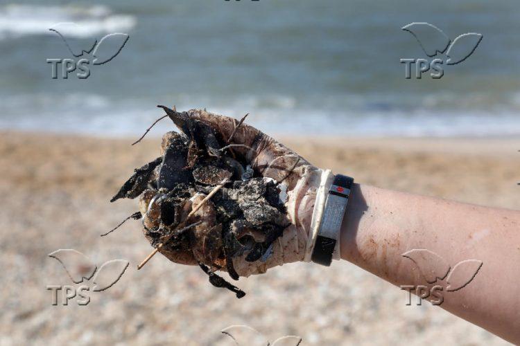 Oil spill disaster at Israeli beaches