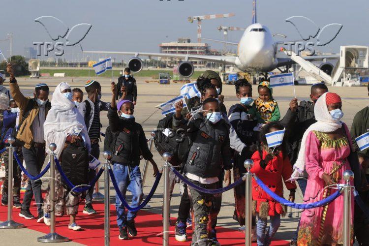 Operation Tsur Israel – Ethiopian Jews Arrive in Israel