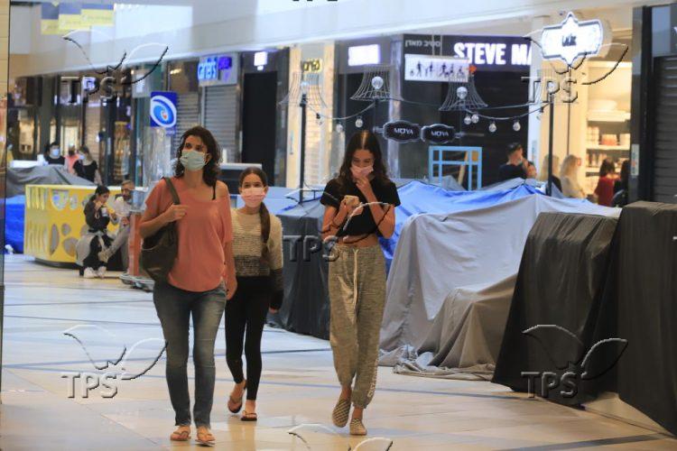 Stores in Ayalon Mall reopen despite the Coronavirus restrictions