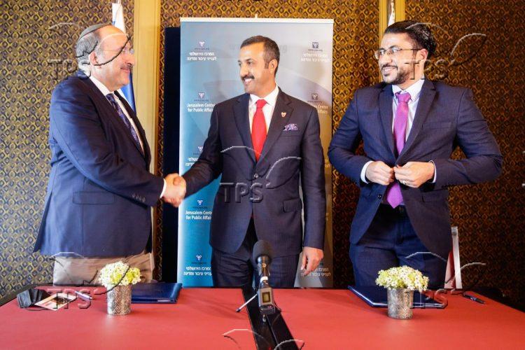 Bahraini Deputy Foreign Minister Khalid bin Ahmrd Al Khlifa signs agreement with the Jerusalem Center for Public Affairs. (Shalev ShalomTPS)