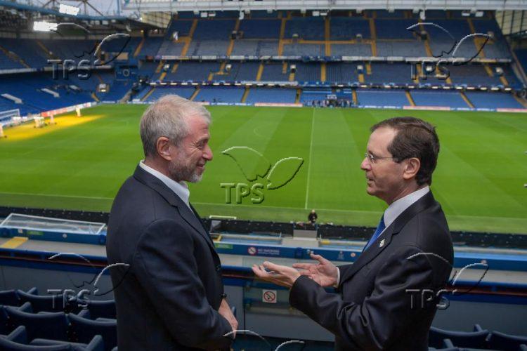 President Isaac Herzog and First Lady attend 49 Flames exhibition at Chelsea FC’s stadium, Stamford Bridge Kobi Gideon (GPO)