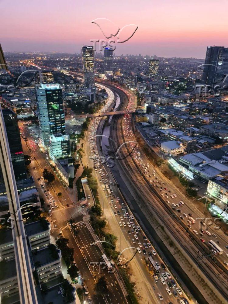 Heavy traffic on Ayalon Highway in Tel Aviv