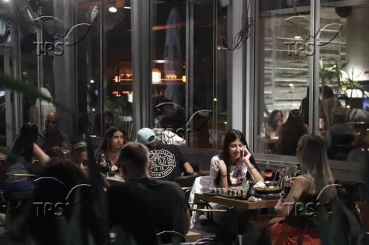 Open restaurant in the city of Kiryat Ono during Tisha B’Av