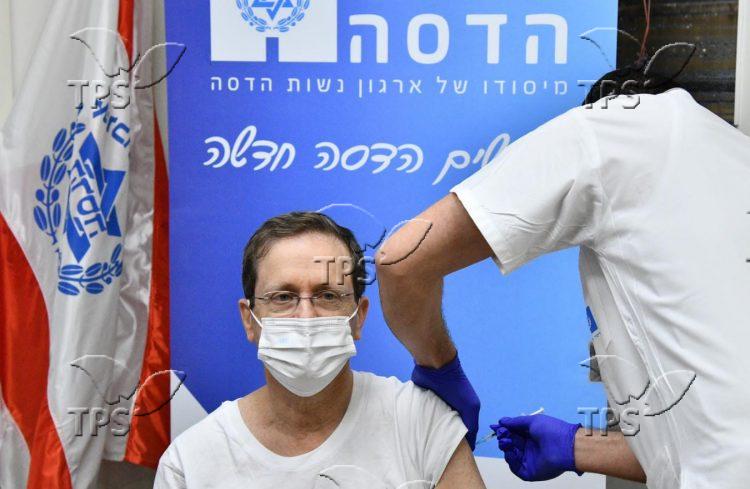 President Isaac Herzog and the First Lady receive their fourth COVID-19 vaccinations