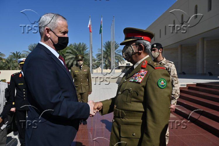 Benny Gantz meets Bahraini Defense Forces BDF Chief of Staff 3.2.2022 – Ariel Hermoni (MOD)