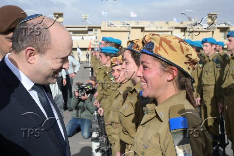 Prime Minister Naftali Bennett Addresses the IDF Officer’s Course Graduation Ceremony Amos Ben-Gershom (GPO)