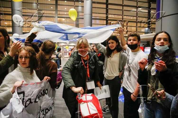 Jewish Refugees Flee Ukraine, Find a New Home in Israel