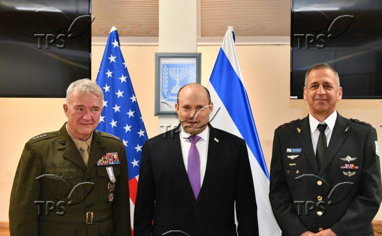 Prime Minister Naftali Bennett Meets with Head of US Central Command, General Kenneth F. McKenzie Haim Zach (GPO)