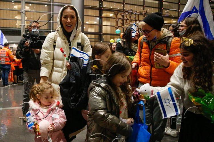 Rescue flight from Ukraine lands in Israel