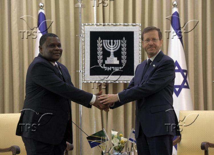 President Isaac Herzog receives the credentials of the new ambassador from Tanzania