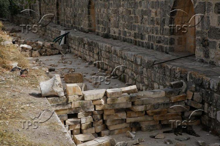 Muslim vandals use ancient artifacts to block Jewish worshippers