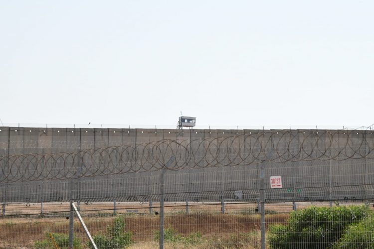 Hamas Position overlooking border photo by Kobi Richter tps
