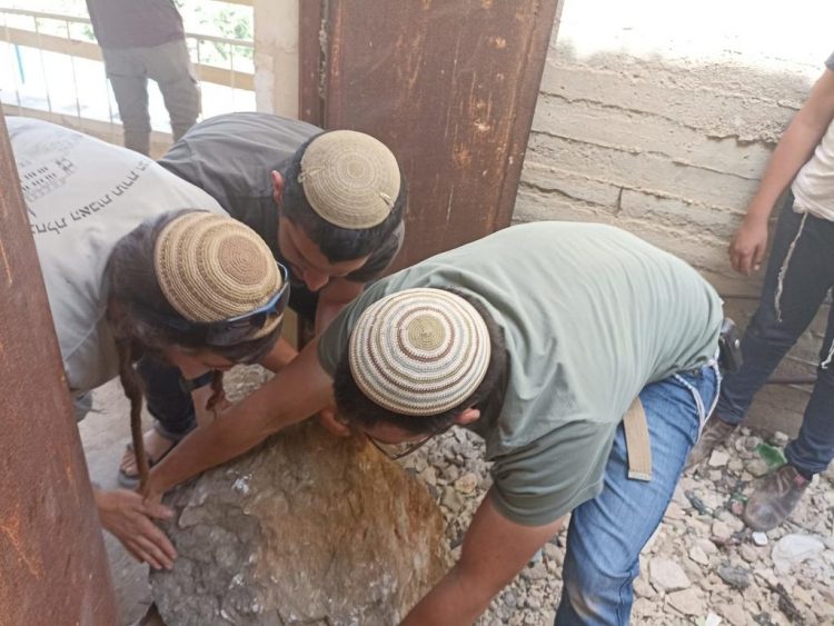 Jewish families inhabit the Tkuma Building in Hebron