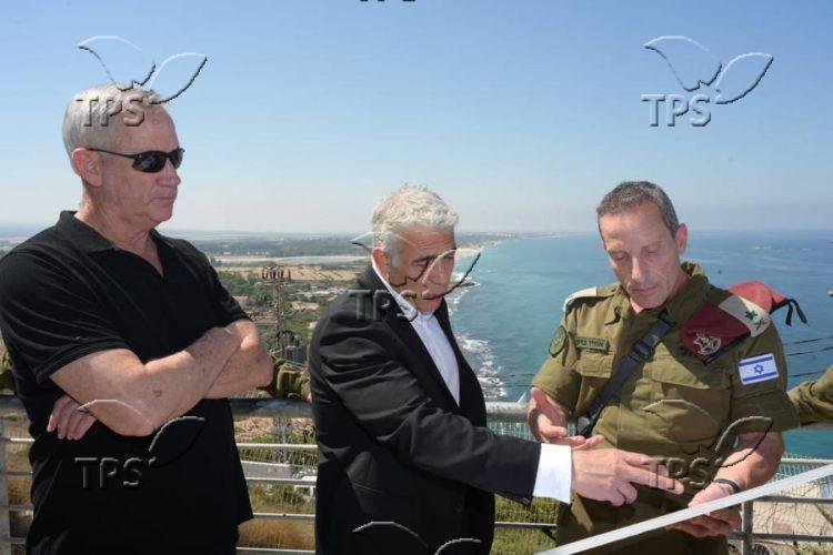 Prime-Minister-Yair-Lapid-and-Defense-Minister-Benny-Gantz-Tour-of-IDF-Northern-Command2