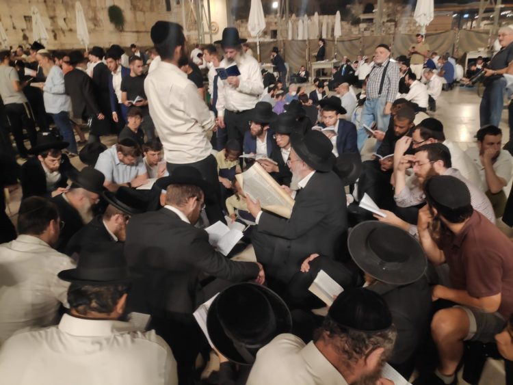 Jews Mark The Start of the Tisha B’av Fast at the Kotel Saturday Night phono by tps