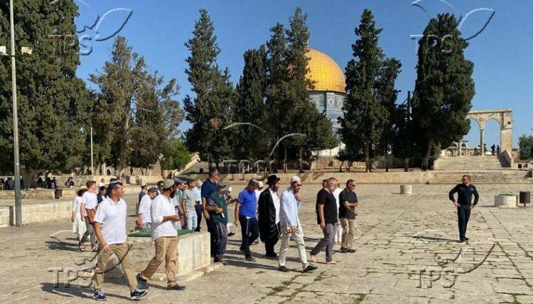 Jewish worshippers at the Temple Mount in Jerusalem