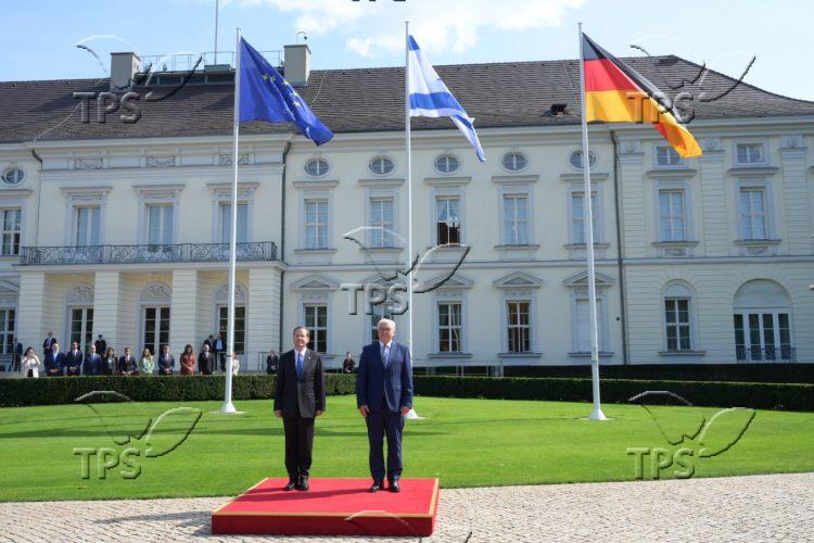 President Isaac Herzog is welcomed to Schloss Bellevue in Berlin with a state welcome ceremony Amos Ben-Gershom (GPO)