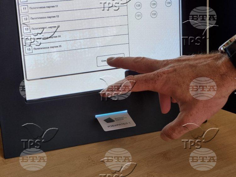 A voting machine in the October 2 snap general elections (BTA Photo)