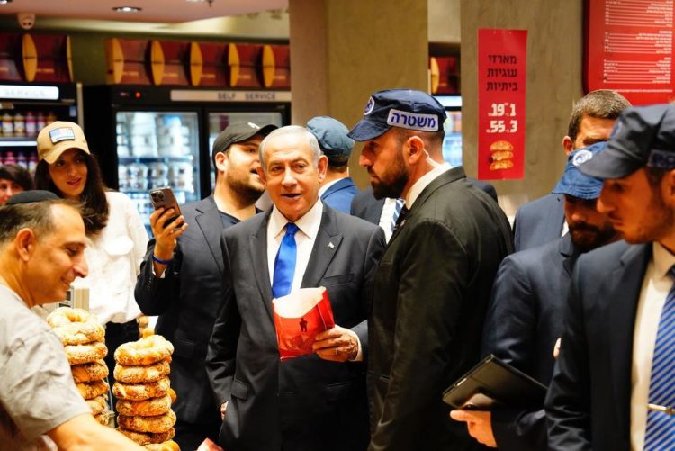 Benjamin Netanyahu visits Malcha Shopping Mall on Elections day