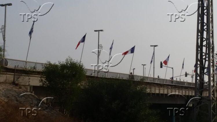 Flags on Netanya’s bridges in solidarity with France