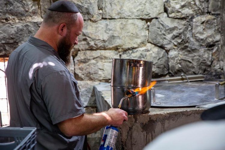 Making dishes kosher for Passover