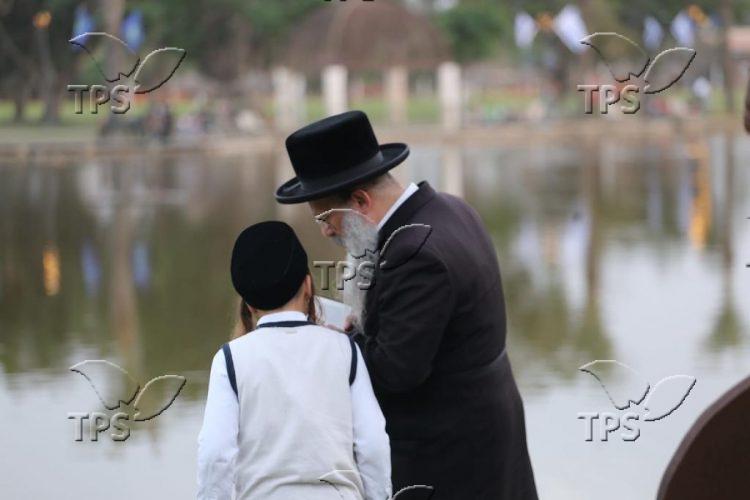 Orthodox Jews perform the Tashlich ritual