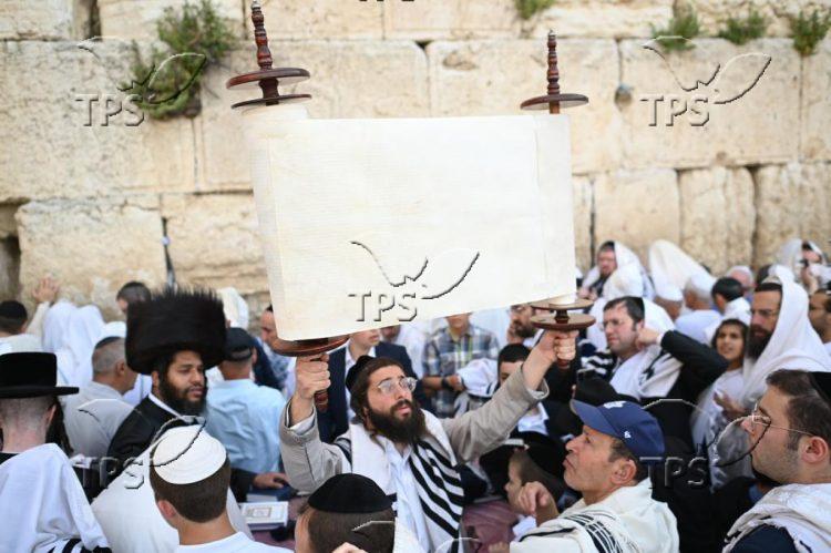 2023 Passover Priestly Blessing at the Western Wall