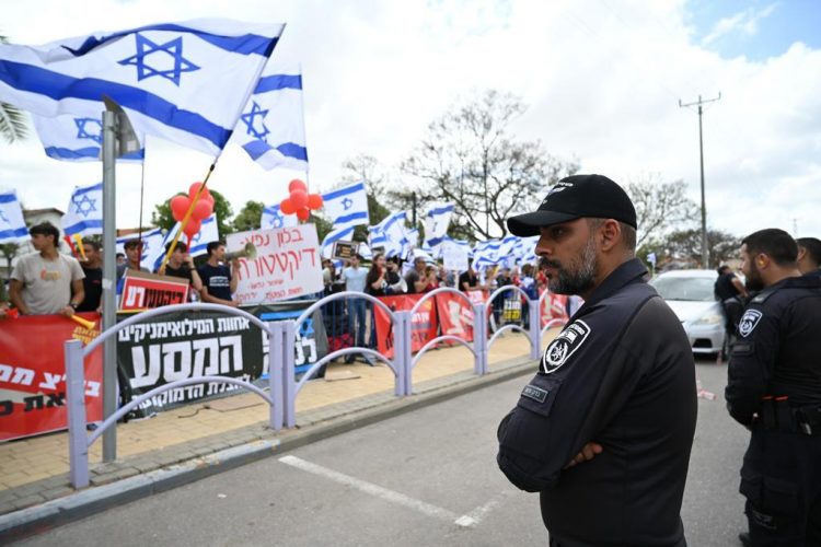 Protests outside government meeting in Sderot