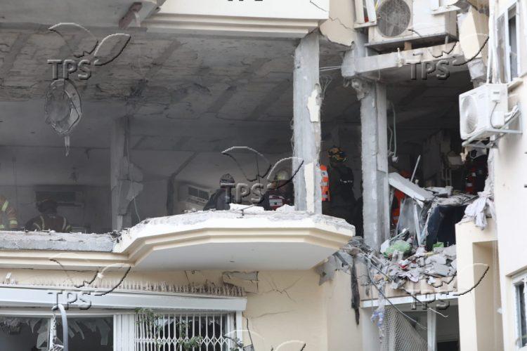 Rehovot building hit by Islamic Jihad rocket photo by TPS