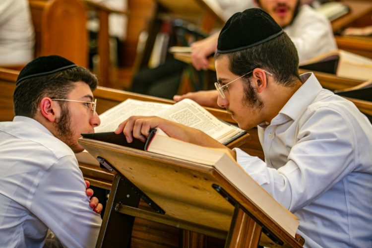 Haredi students photo by tps