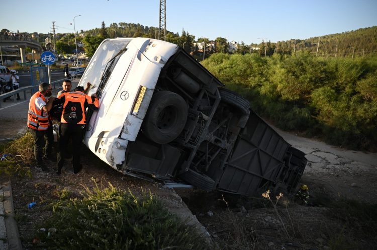 bus crash photo by tps