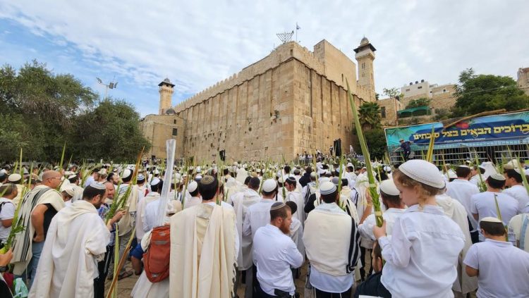 Sukkot Holiday prayer in Hebron